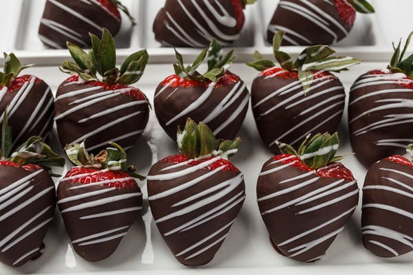 12 Piece Chocolate Covered Strawberries